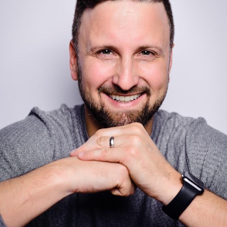 Oliver Smith - Founder of Echo Woven Golden